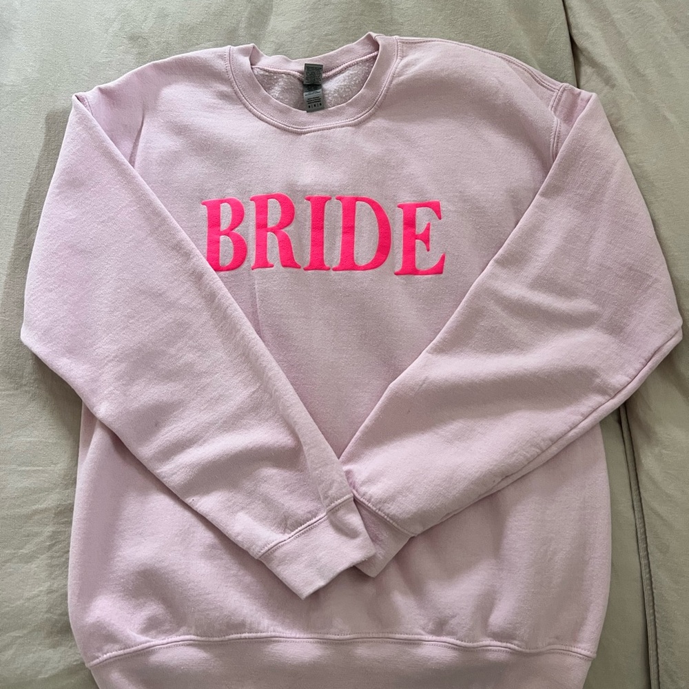 Gildan Light Pink Crewneck Sweatshirt